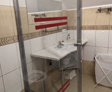 azikenka_z_wc_i_kabin_1a